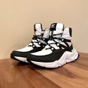 SOREL | Kinetic RNEGD Sport Boots Women’s 9 Black White Lace Up Ankle